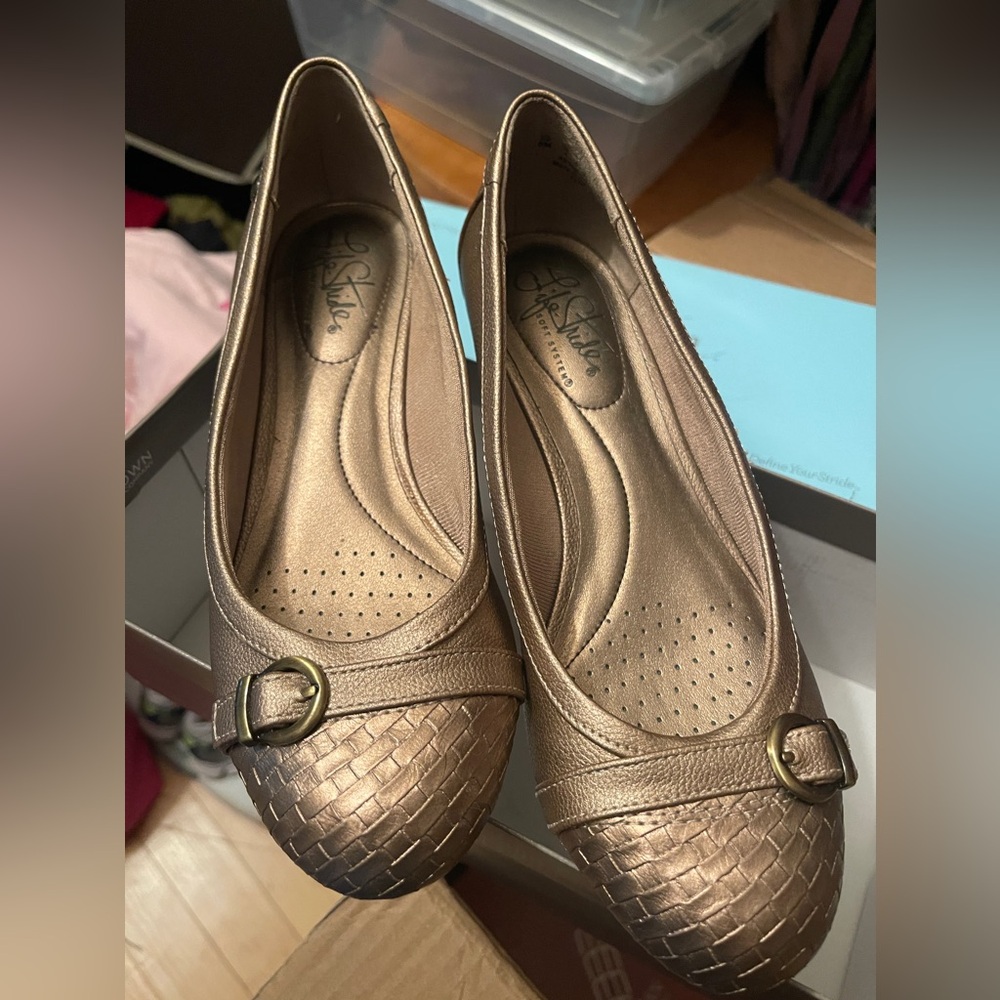 Life Stride slip on flat loafer sz 6